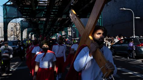 A Look Inside New Yorks Swirling Kaleidoscope Of Faiths The New York