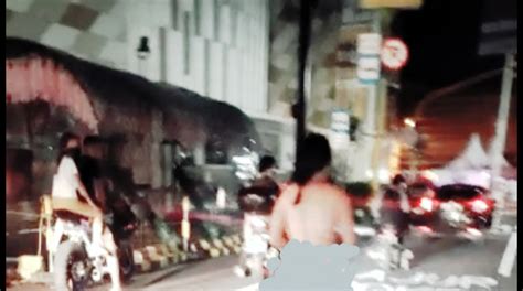 Viral Video Wanita Cantik Telanjang Di Jalan Raya Boulevard