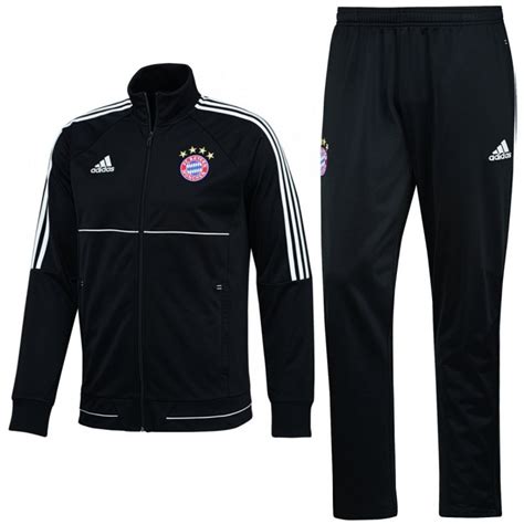 É stato infatti presentato il completo da gioco per le partite in casa della prossima stagione 2019/20. Tuta da allenamento nera Bayern Monaco 2017/18 - Adidas ...