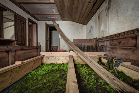 Eerie Photos Of The World S Grandest Abandoned Hotels Abc News