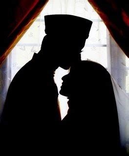 Setelah nikah saya dan suami langsung menempati rumah yg sebelumnya sudah dibeli oleh suami. jiwamuslim: Saat Indah Malam Pertama Bersama Isteri