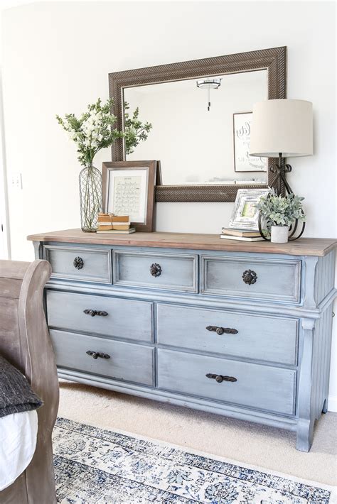 Putting a modern spin on it makes it homely while one of the great things about cottage farmhouse décor is that it can be tailored to your personal tastes. Add a Pop Of Color With Farmhouse Style - The Cottage Market