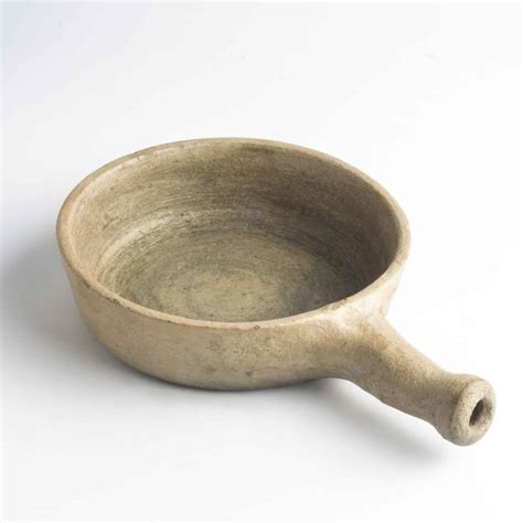 These clay cookware tools not only enhance your dishes but beautifully decorate your kitchen as well. Casserole with Handle - Natual Clay Pot - makrashop