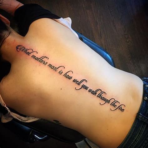 Whether this be fancy lettering, a small flower chain or another type of vertical design, a spine tattoo can really make a statement. 49 Captivating Women Style Ideas With Beautiful Spine ...