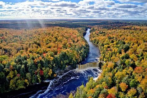 It has many attractions, famous landmarks, and scenic state and national parks and forests. Pin by Mary Griswold on Northern Michigan | Natural ...