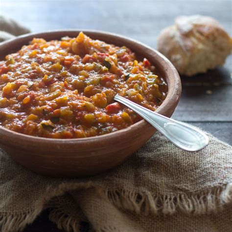 El atún con pisto hecho en la vaporera lékué, este es un plato muy sano, una forma muy natural de cocinar el atún y verás como se conservan todas las propiedades. Pisto manchego. Receta española con Thermomix (Thermomix ...