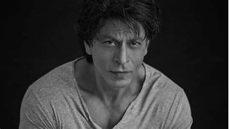 Shah Rukh Khans Latest Monochromatic Photo Breaks The Internet Fans Praise The Ageless King