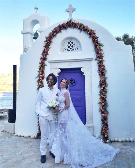 Έγινε ο γάμος του χειμώνα! Αθηνά Οικονομάκου: Παντρεύτηκε στη Μύκονο με τον Φίλιππο ...