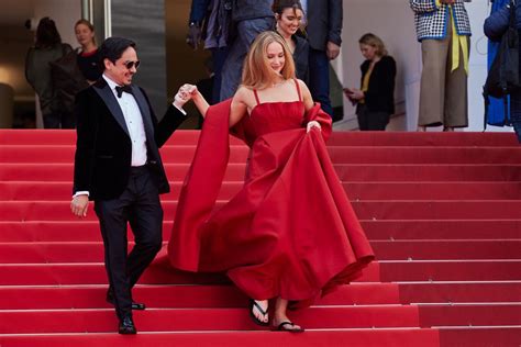 Jennifer Lawrence Sublime En Robe Rouge Dior à Cannes Ce 21 Mai Ce