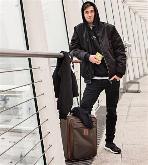 Alan walker ruben heading home live at chateau de fontainebleau mp3. Was steckt in Ihrer Tasche, Alan Walker? | Lufthansa magazin