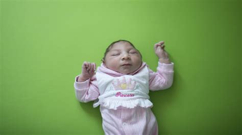 Read about zika virus symptoms, treatment, prevention, and incubation period. Zika Virus Affecting Babies After Birth - WCCB Charlotte