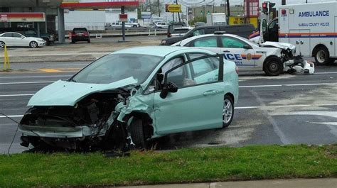 Nassau Cop Car Involved In Vehicle Levittown Crash Police Say Newsday
