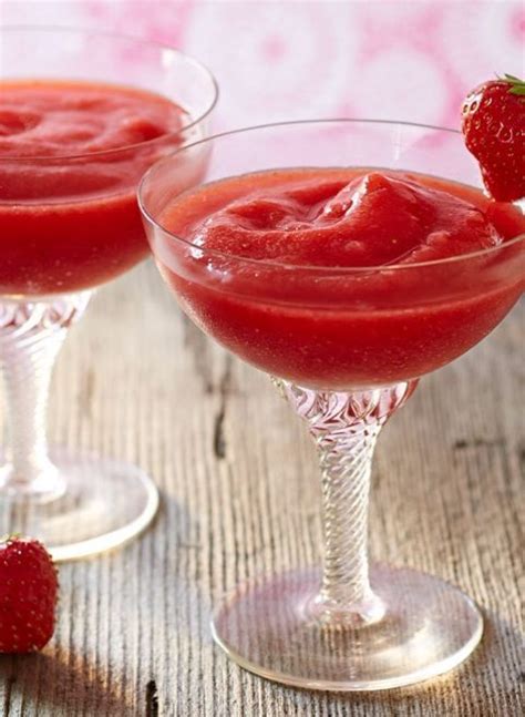Strawberry Daiquiri Recipe | Cocktail | Tesco Real Food ...