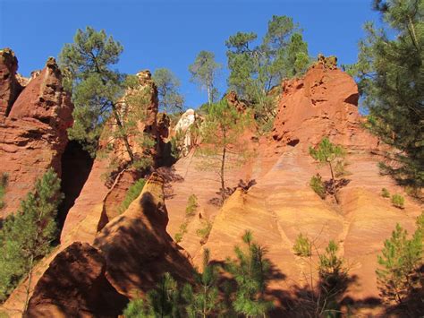 Falaise d'ocre de Roussillon, Parc Naturel Régional du ...