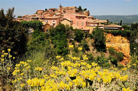 Le Joli Village De Roussillon En Luberon Provence France Camargue