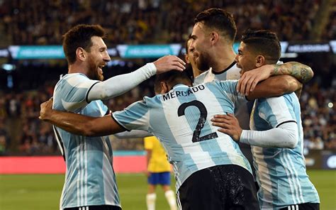 Brasilien und argentinien spielten in der gruppenphase in der jeweils anderen staffel und schlossen die tabelle beide als das duell zwischen brasilien und argentinien hat bereits eine lange tradition. Argentinien gewinnt Prestigeduell gegen Brasilien - Fußball International - derStandard.at › Sport