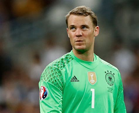 Manuel Neuer - Manuel Neuer denies Mesut Ozil's claims of racism within ...