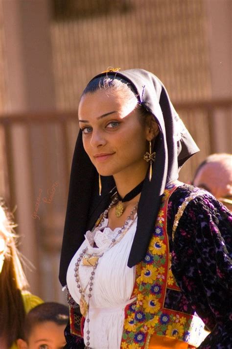 Costume Sardo Femminile Sardegna Costume Popolare Donne Belle Donne