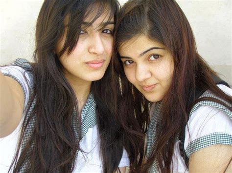 Girls Pakistani Beautiful College Girls Photos