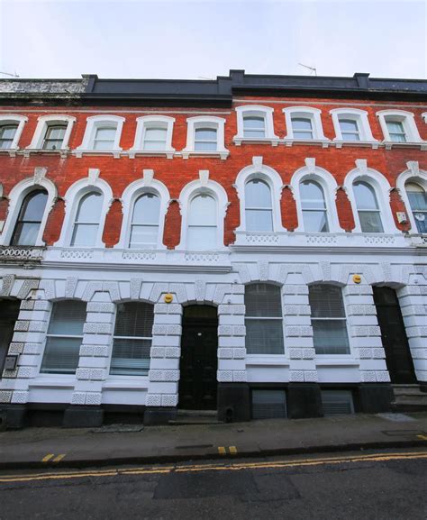 Benefits include two bedrooms, kitchen with appliances, bathroom and allocated parking. 2 Bedroom Flat Let in Luton, LU1
