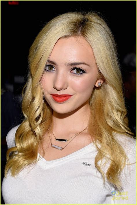 peyton list heats up new york fashion week see all her looks actrices bonitas belleza