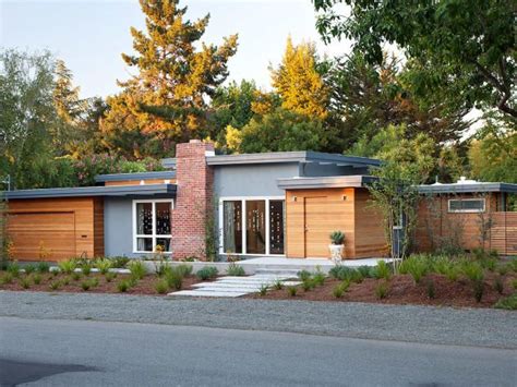 Look at the overall composition's simplicity as an asset, and concentrate on focal points in the facade that will keep your eye interested. Midcentury Modern | Mid century modern exterior, Mid ...