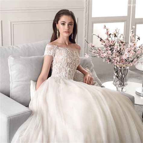 Abiti sposa Demetrios 2019 da Boutique Velo