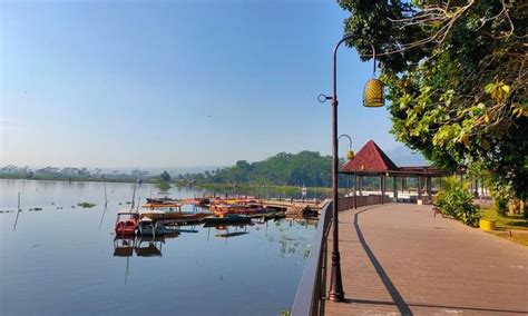 Tiket masuk bukit cinta pamekasan madura 2020. 20 Tempat Wisata di Ambarawa Semarang yang Paling Hits - Java Travel