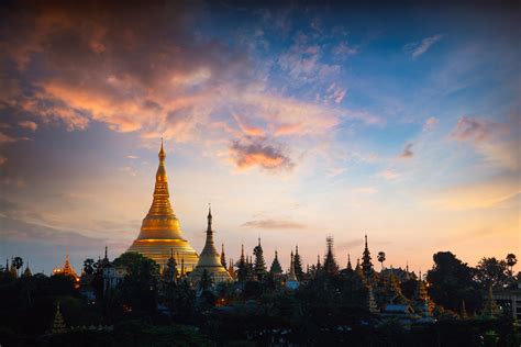 Shwedagon Pagoda Shwedagon Pagoda At Sunset Yangon Myanma Flickr