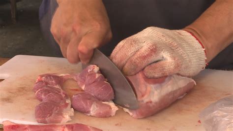 บะจ่าง หรือ ขนมจ้าง (ภาษาอังกฤษ : เทศกาลไหว้บ๊ะจ่างต้องการหมูเพิ่มทำราคาพุ่ง - 公視新聞網