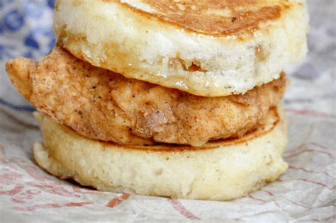 This crispy, spicy, tangy popeyes chicken sandwich remake recipe right here, is better than popeyes virally famous version. Popeyes Chicken Sandwich Recipe (Copycat) - Cooking Frog