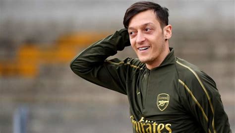 Galatasaray son olarak mesut özil göndermesinde bulundu. Mesut Ozil Offered to Turkish Clubs as Arsenal Look to ...