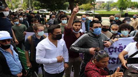 17 haziran 2021 perşembe günü, i̇zmir ili konak i̇lçesi alsancak mahallesi şair eşref. Eskişehir'de polis Deniz Poyraz için yürüyüşe izin vermedi