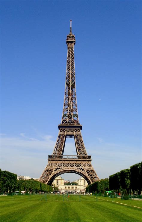 Information Dose Eiffel Tower Paris