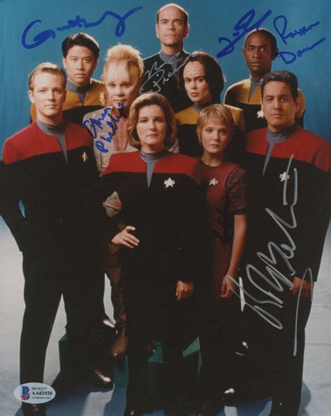 Star Trek Voyager 8x10 Photo Cast Signed By 7 With Garrett Wang