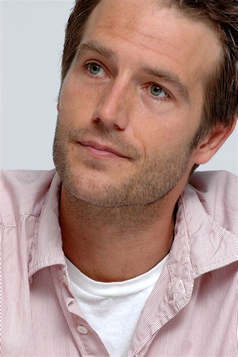 He took kaeden and miara larte into his crew after they were orphaned. Michael Vartan fotka