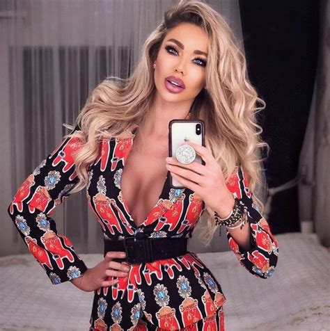 Victor slav a evitat să publice imagini din club, numai că alţii au avut grijă şi au postat, aşa că a fost surprins alături de ea. Bianca Dragusanu, super sexy in propriul pat! A fost ...