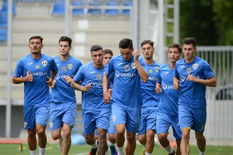 Gigi mulţescu, pentru a patra oară la petrolul ploieşti. Primul antrenament condus de Viorel Moldovan - FC Petrolul ...