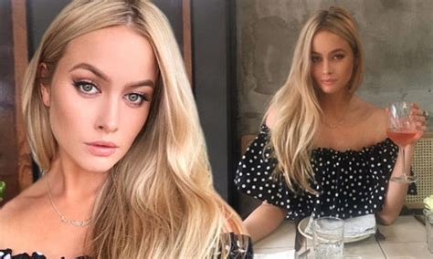 Simone Holtznagel Flaunts Her Freshly Styled Mane Daily Mail Online