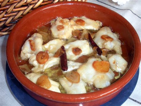 Como cocinar bacalao, varias recetas tradicionales que seguramente te servirán para disfrutar en la mesa. Aquí se cocina: Cocochas de bacalao al ajillo