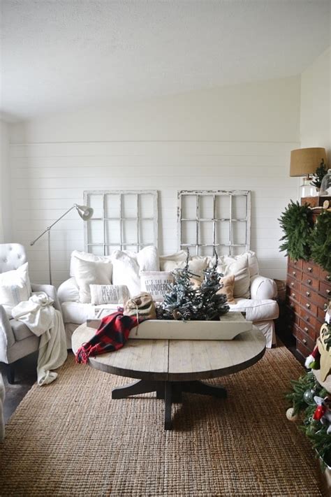 Whether you have a traditional home or prefer a more contemporary christmas look in your living room, kitchen, dining room, and entry, our holiday decorating ideas will inspire you. Simple Cottage Christmas Living Room - Liz Marie Blog