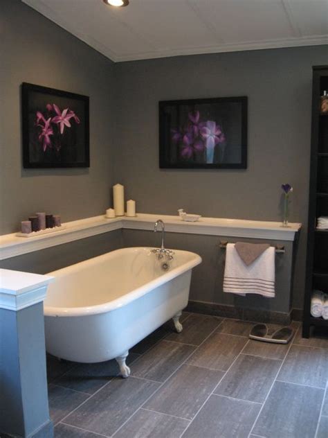 Here are 10 bathtub design ideas to make the most of your small bathroom space. Built-in ledge around footed bathtub | Bathroom ideas ...