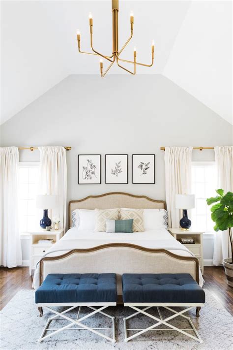 Five No-Fail Ways To Decorate Around Your Bed in 2020 ...