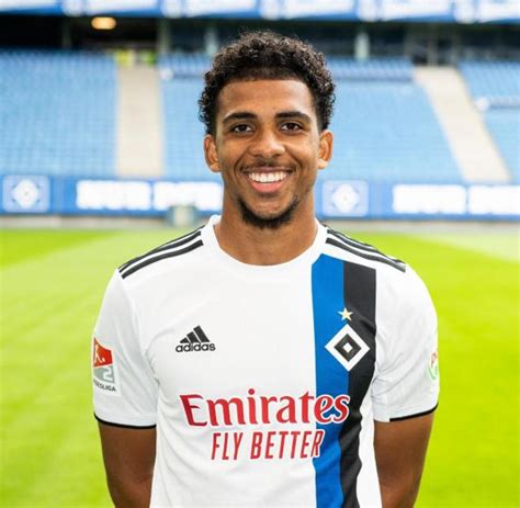 In the game fifa 21 his overall rating is 84. Engländer Amaechi zurück im HSV-Training: Onana fraglich ...