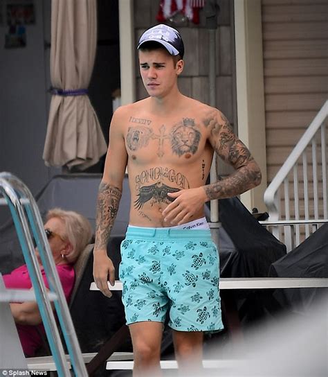 We Love Hot Guys Justin Bieber Having Fun In Swimming Pool