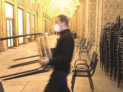 Cosa cambia da domenica col passaggio di campania, toscana, valle d'aosta, provincia autonoma di bolzano in zona arancione e marche, friuli venezia giulia, puglia, umbria ed emilia romagna in zona gialla? Emilia-Romagna zona arancione, bar e ristoranti chiusi ...