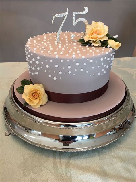 Trying to come up with gift ideas for mom for her birthday and for christmas is a challenge 65. 75Th Birthday Cake | Birthday cake for mom, Dad birthday ...
