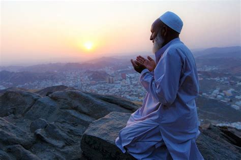 Setiap tahun, umat islam di malaysia akan mengerjakan ibadah puasa wajib pada bulan ke sembilan dalam kalendar islam iaitu bulan ramadhan. Niat Puasa Ramadan: Untuk Satu Hari atau Langsung Satu Bulan?
