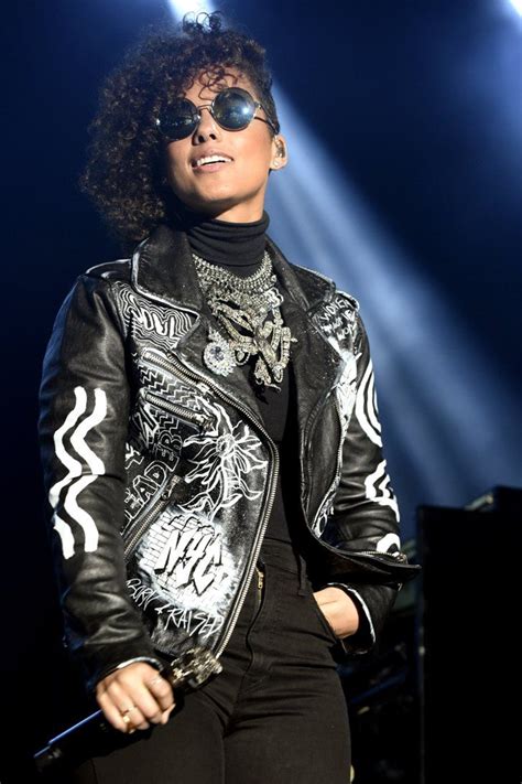Alicia keys performs the national anthem (the star spangled banner) live at superbowl 47 in new orleans. See How Stars Kicked Off Super Bowl Weekend! in 2020 ...