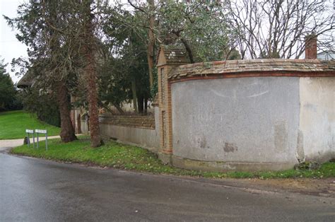 Boundary Wall For A Large House © Mr Ignavy Cc By Sa20 Geograph